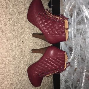 Barely worn burgundy heels